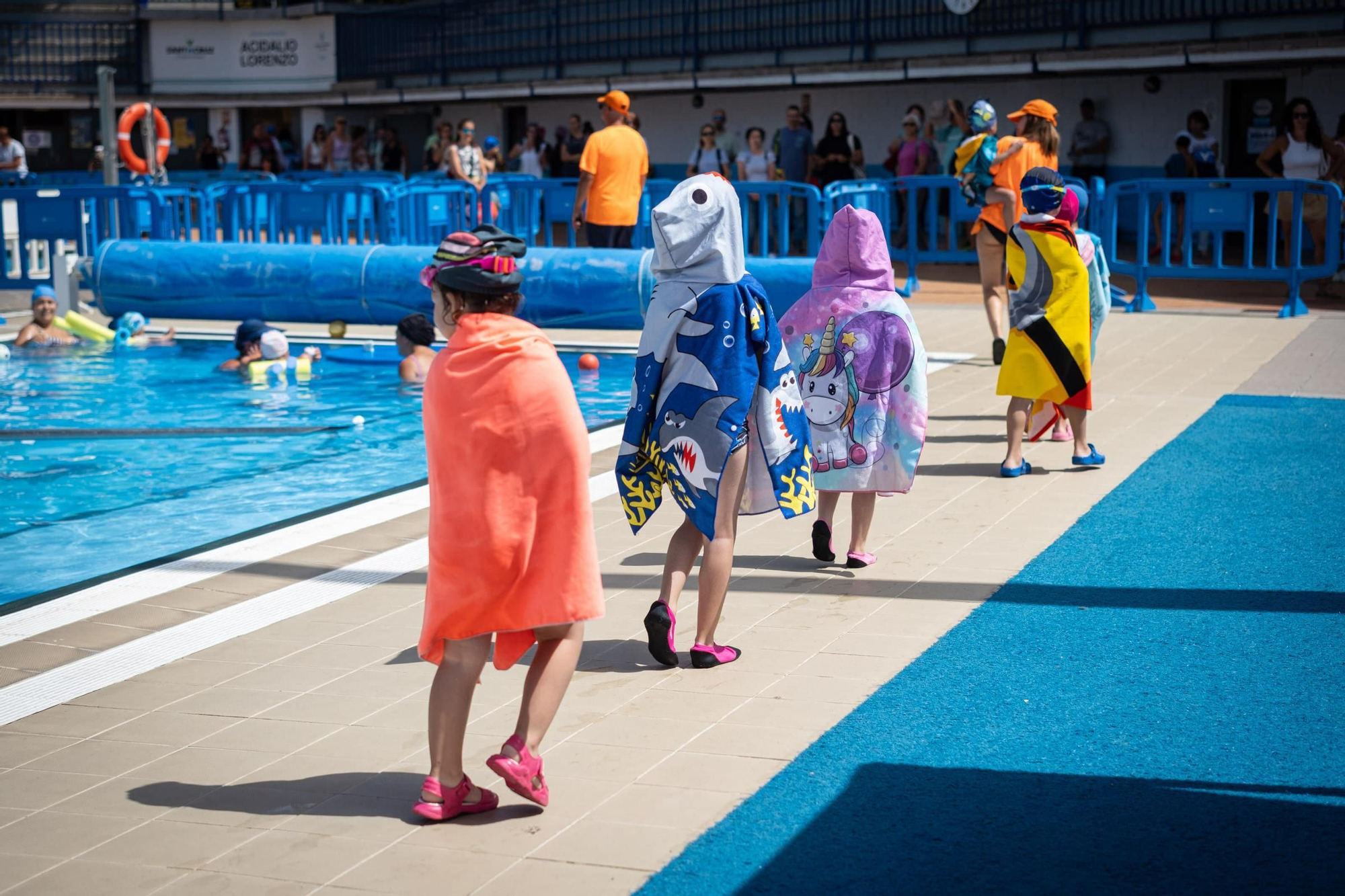 Cursillos de natación en la piscina municipal de Santa Cruz