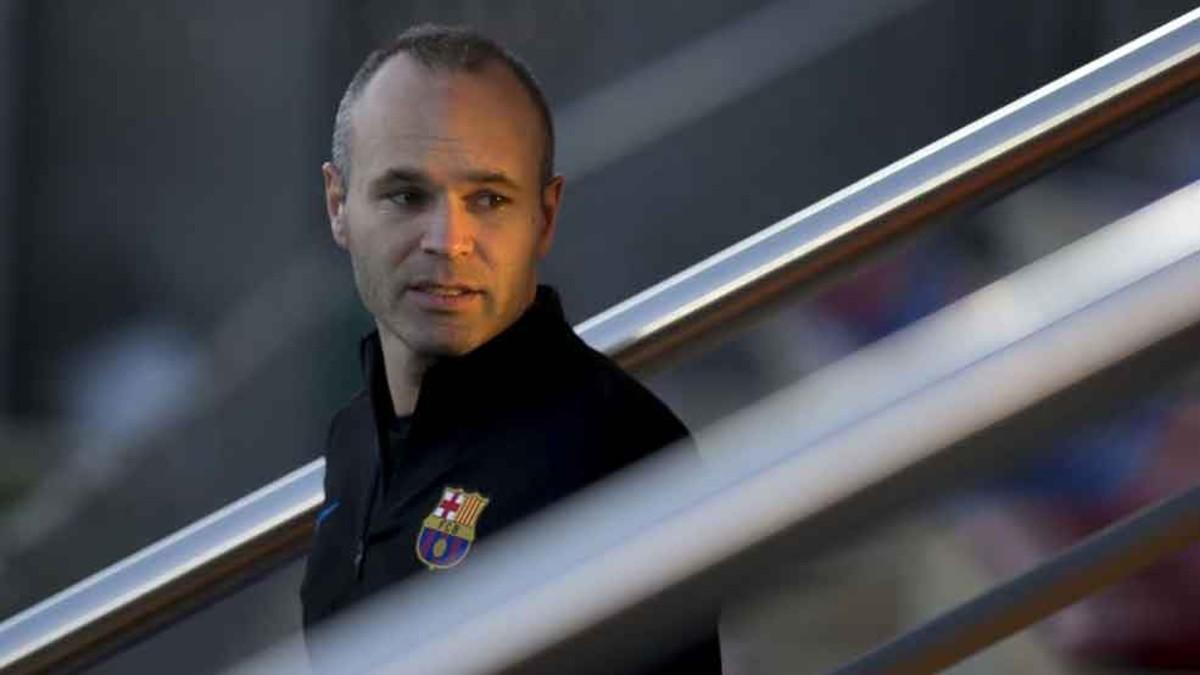 Andrés Iniesta, capitán del FC Barcelona, insta al barcelonismo a cerrar filas y luchar por el doblete