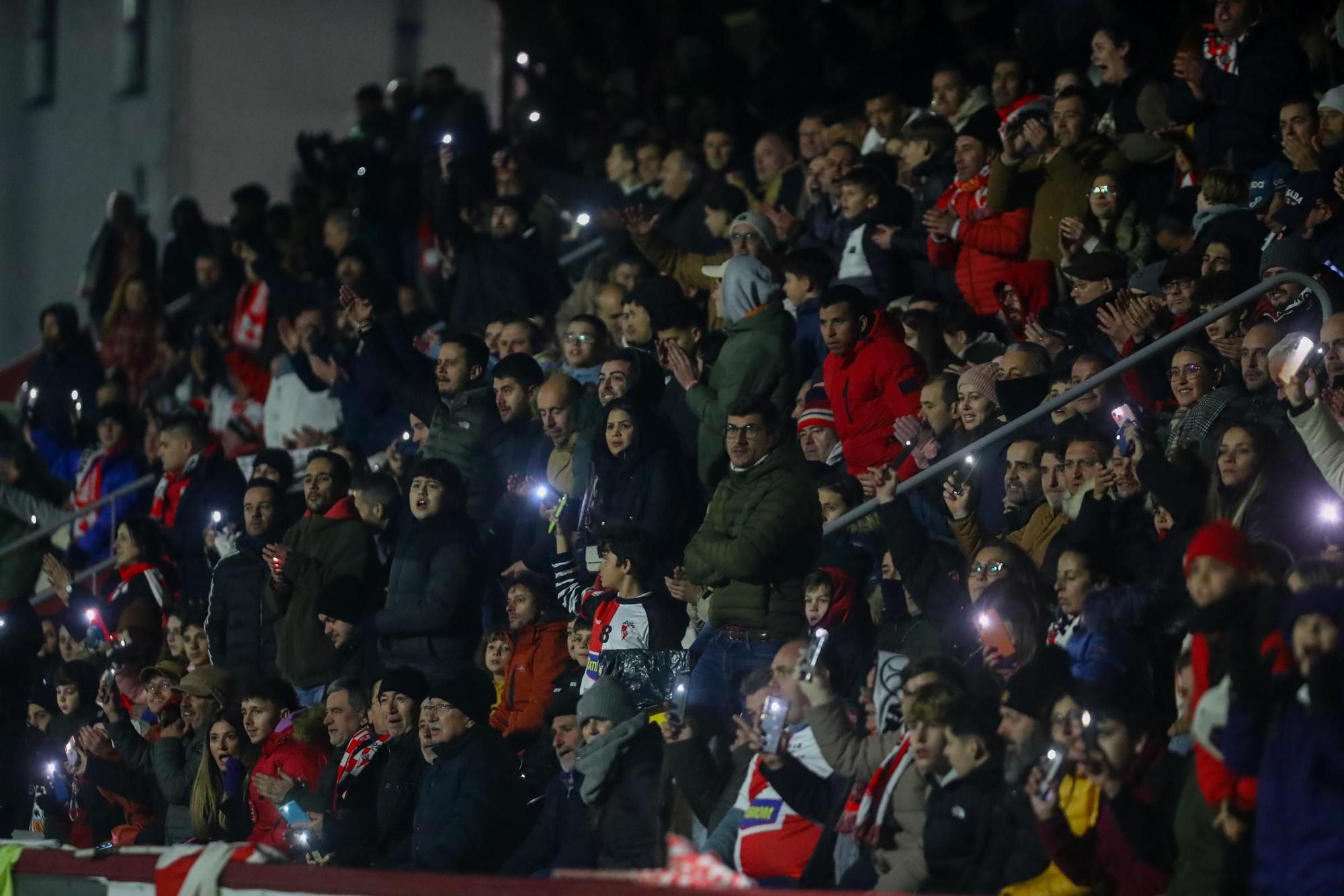 Las imágenes de una noche para la historia del Arosa con el Valencia como rival