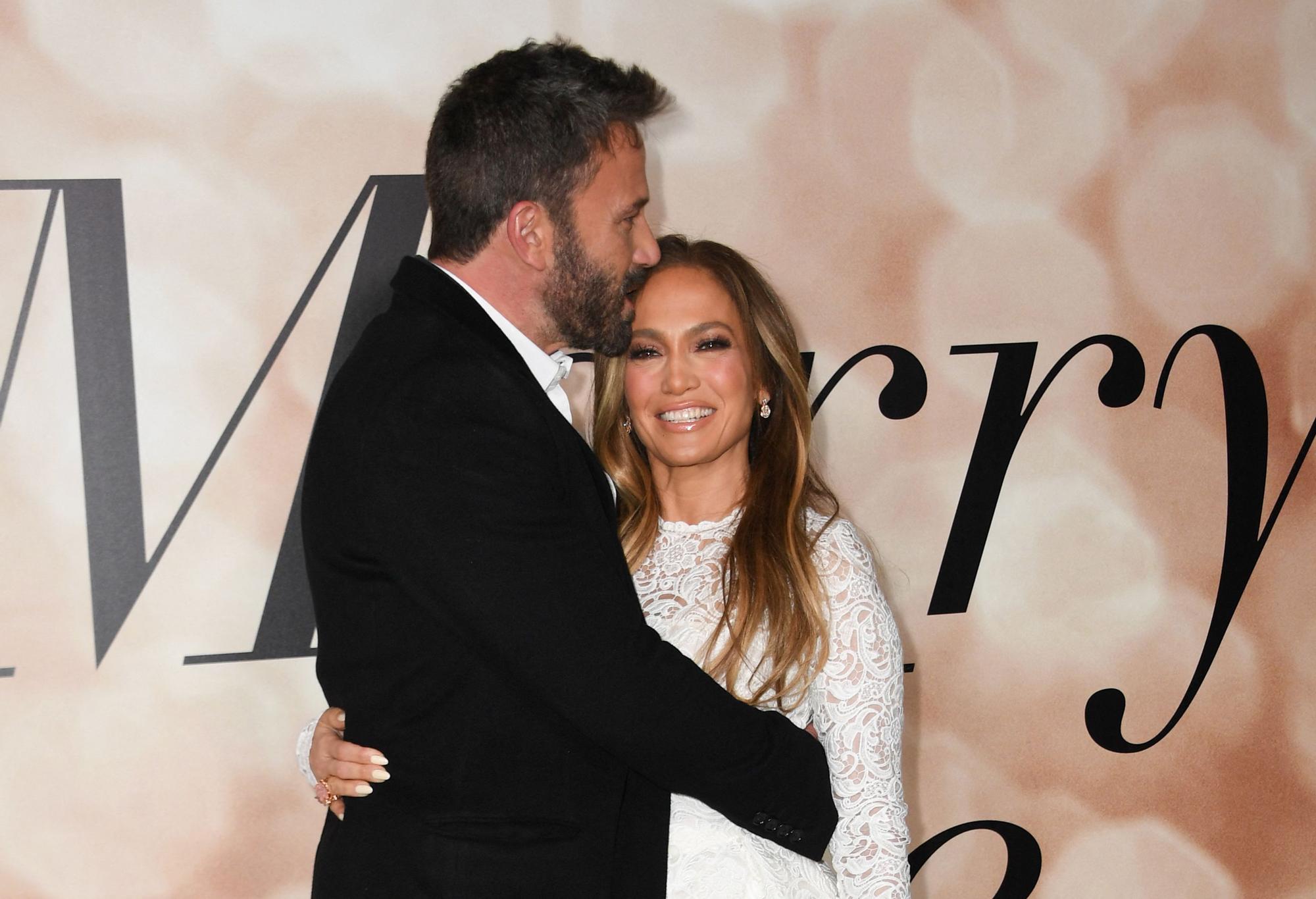 El actor Ben Affleck junto a la cantante Jennifer López en un photocall.