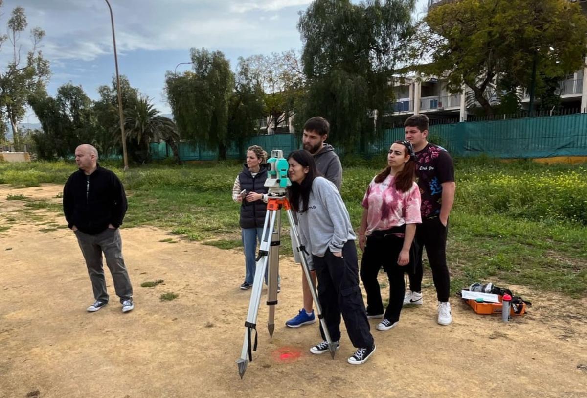 Estrella, junto a compañeros del IES La Rosaleda de Málaga.