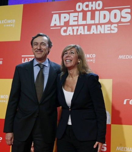 El estreno de 'Ocho Apellios Catalanes' congregó a numerosos rostros de la política y el cine, además del elenco de la película