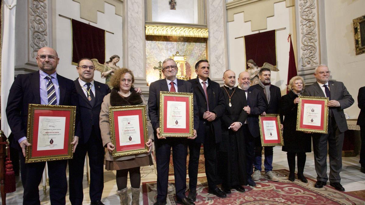 Foto de familia de los premiados.