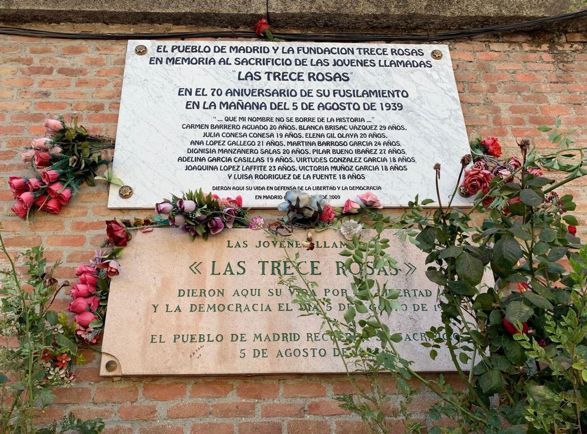 Monumento en homenaje a las Trece Rosas.
