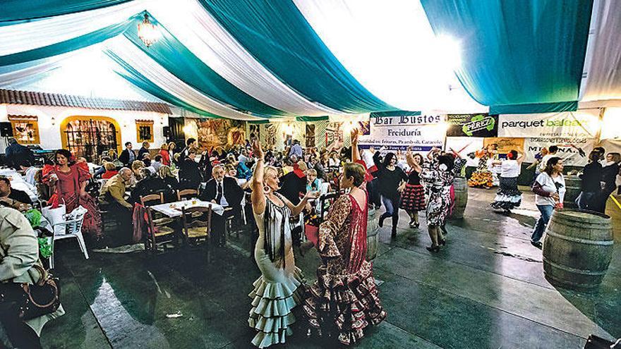 Nicht nur zu später Stunde wird bei der Feria de Abril zünftig getanzt.