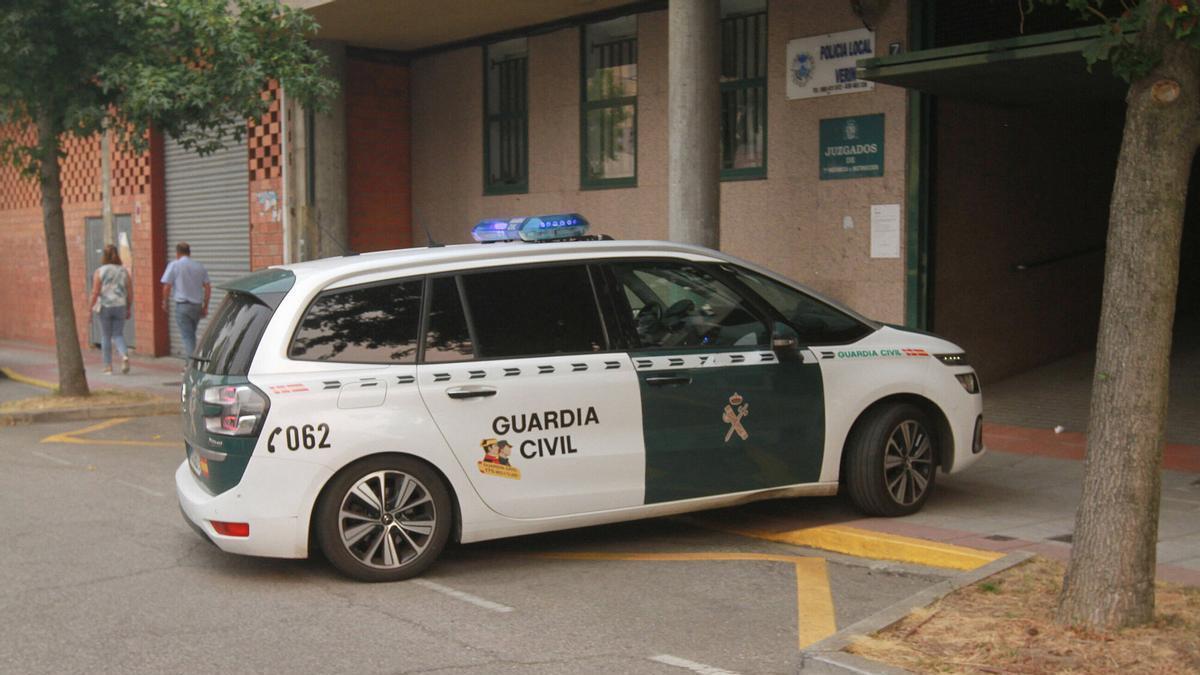 Un vehículo de la Guardia Civil en Verín, en una imagen de archivo.