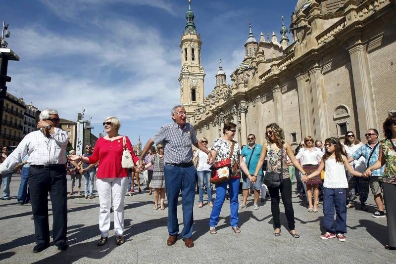 Fotogalería de la cadena humana  organizada por AFEDAZ