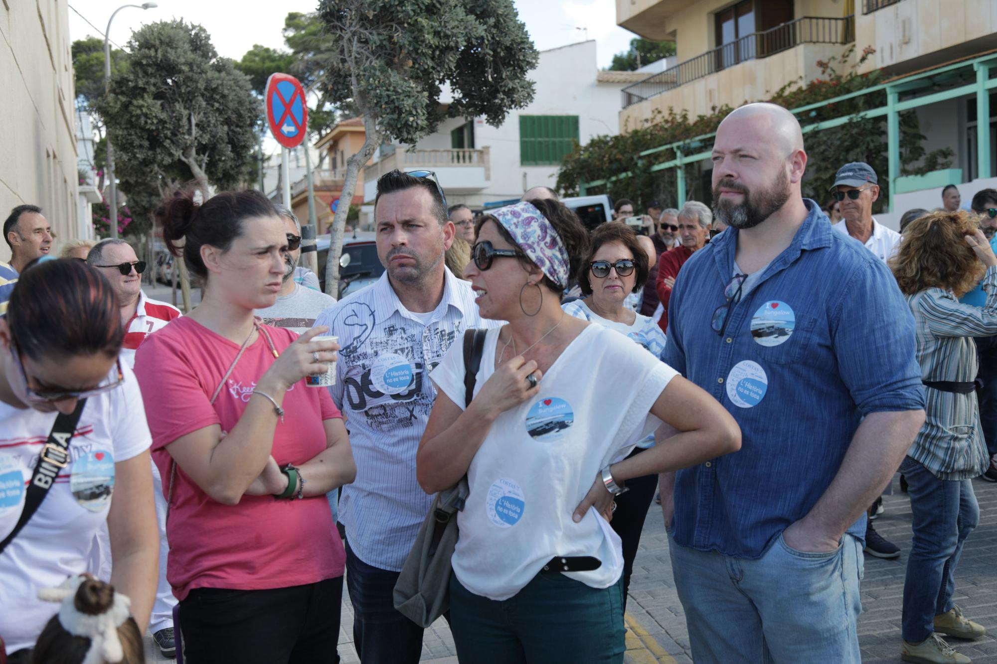 Manifestación para salvar el Bungalow: "La historia no se toca"