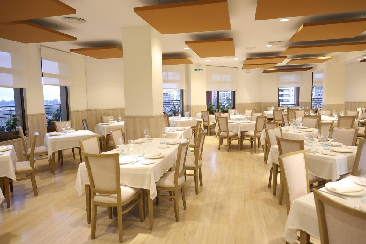 El cacereño Manuel Espada, copropietario del restaurante Albalat, se despide después de toda una vida entre fogones