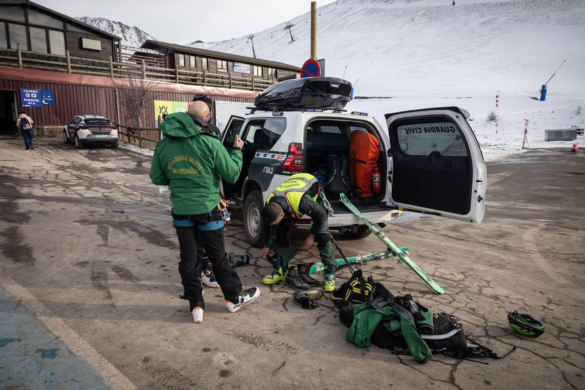 En imágenes | Así ha quedado la estación de Astún tras el accidente de un telesilla