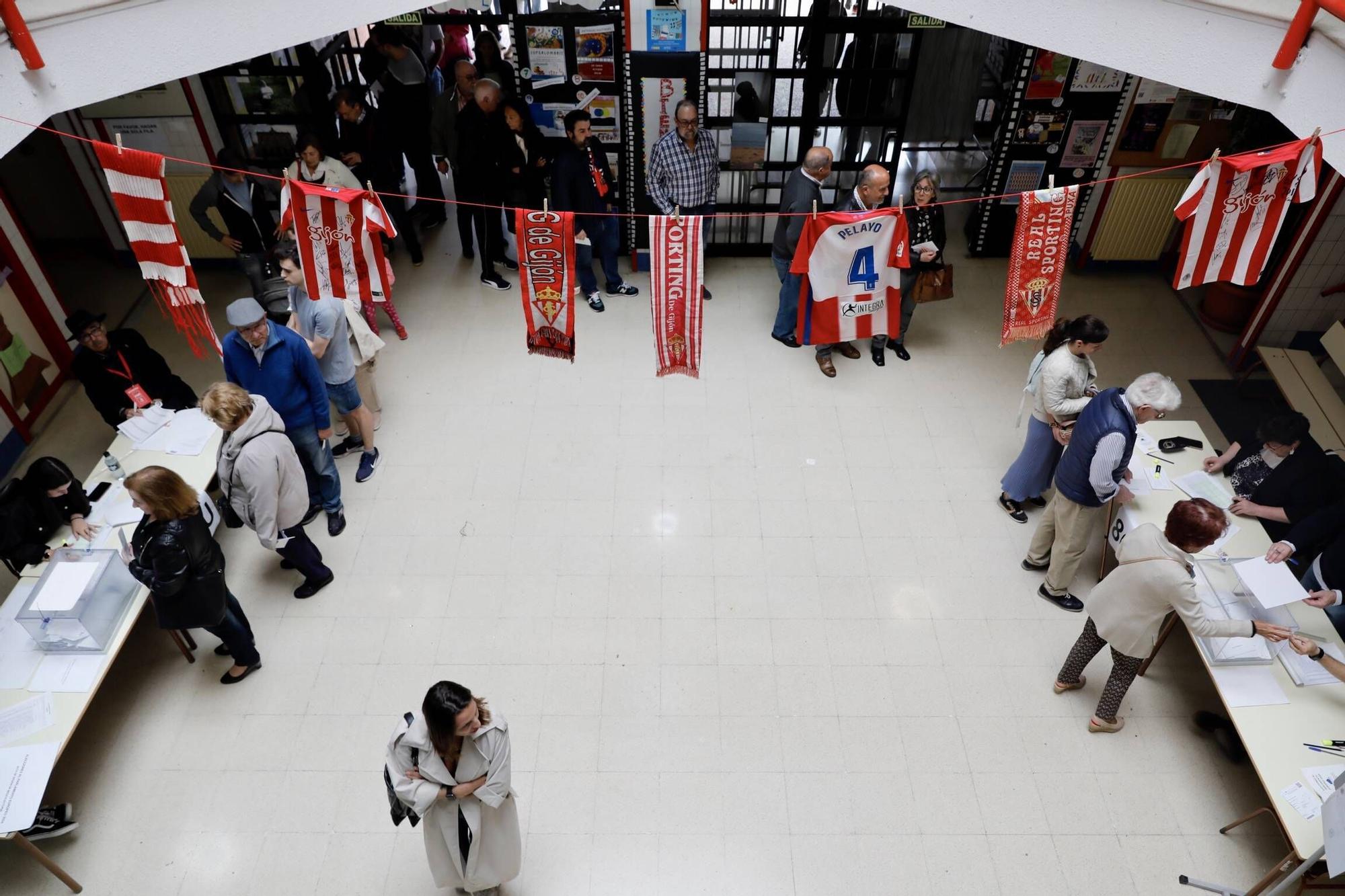 Así fue la jornada electoral más rojiblanca en Gijón (en imágenes)