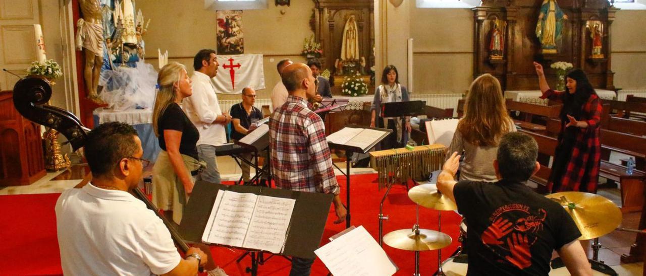 Un momento del ensayo con los músicos del grupo Tolemia´s Consort. |  // IÑAKI ABELLA