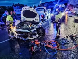 Tres heridos, uno de ellos excarcelado, en un accidente múltiple en Marín