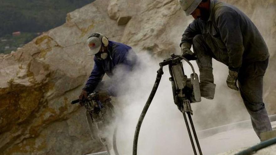 Trabajo en una de las canteras de granito en Porriño.