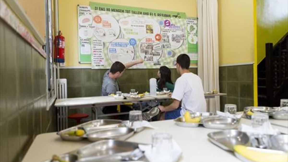 Colegio especial 8Alumnos de la Escola Rel, en el comedor.