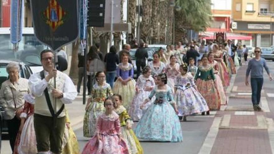 La ofrenda centra los festejos en la Vall dels Alcalans