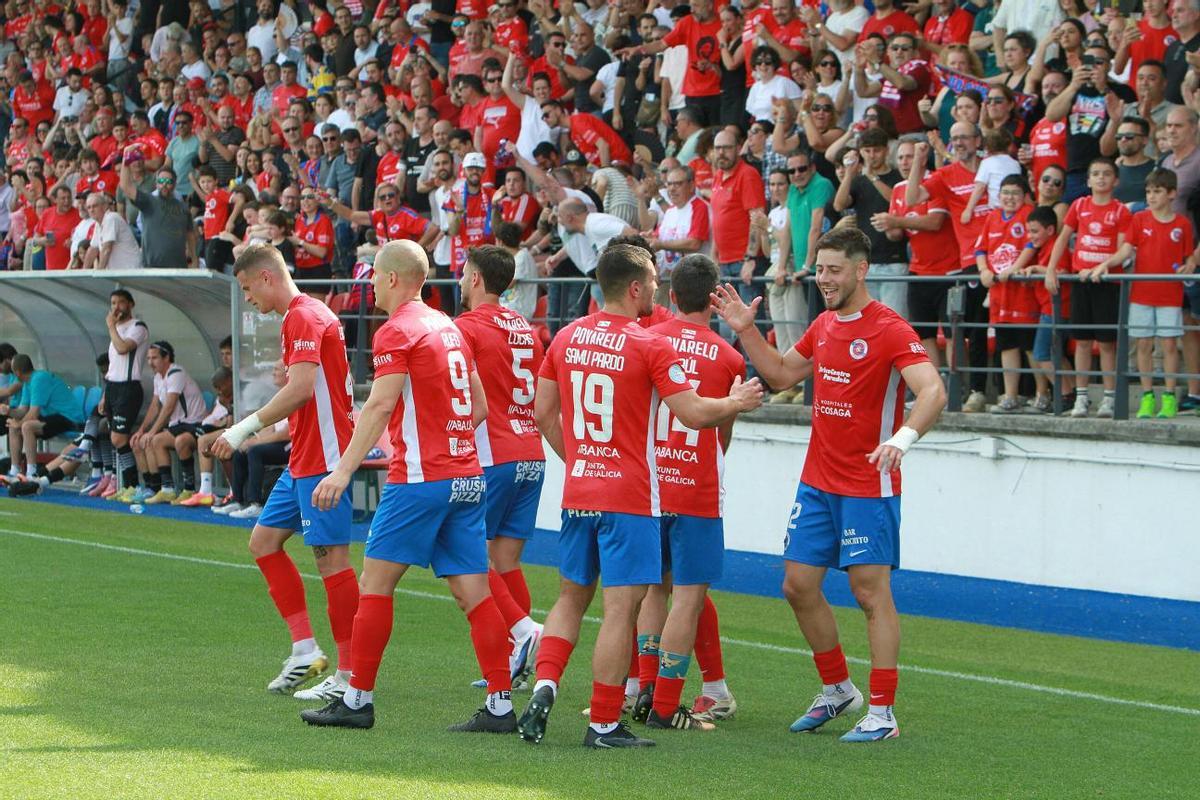 La UD Ourense celebra la victoria ante la UB Conquense a la espera del partido de vuelta