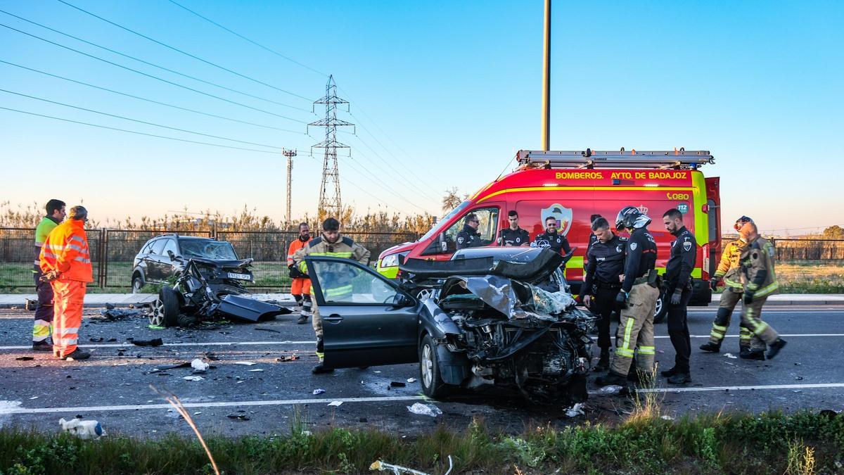 Accidente en Badajoz a principios de junio, en el cruce con el desvío de las instalaciones de La Granadilla, en la carretera de Olivenza. Fue un choque frontal entre dos vehículos.