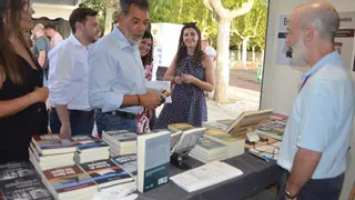 XXVI Feria del Libro de Benavente: Víctor del Árbol enfatiza el valor de los libros que "llegan al corazón"