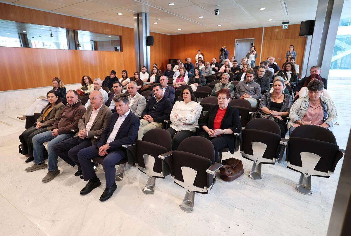 Asistentes al acto en la sala de plenos del Consell de Ibiza.