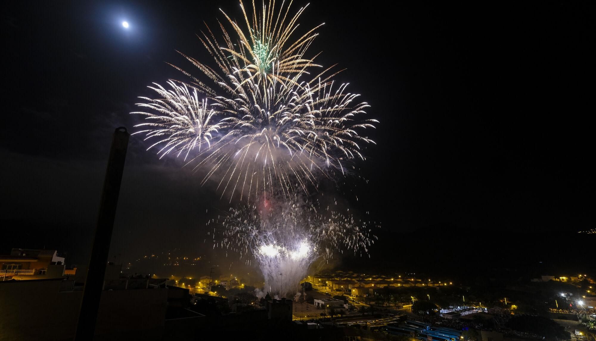 Noche de fuegos artificiales en San Lorenzo