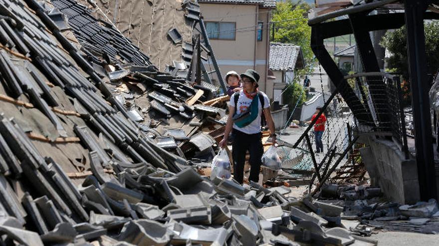 Nueve muertos y más de mil heridos por un terremoto en el sur de Japón