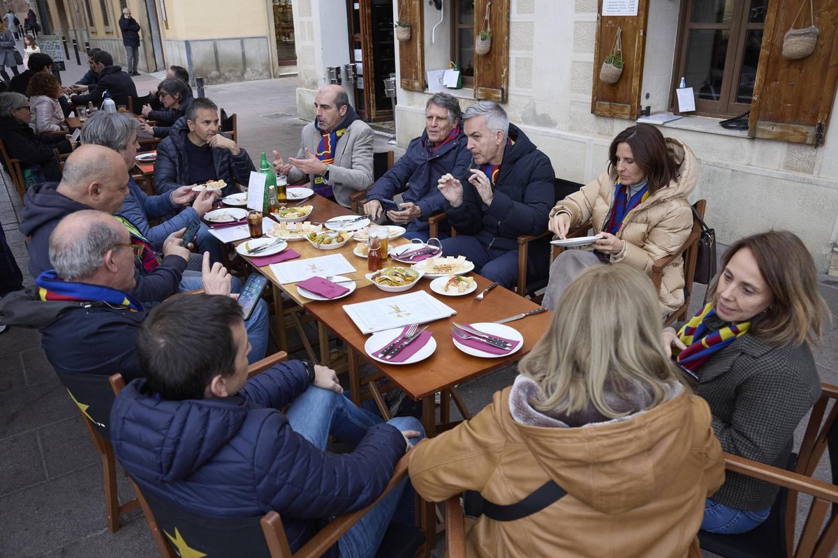 Víctor Font y los suyos, durante la comida en el restaurante El Maravillas