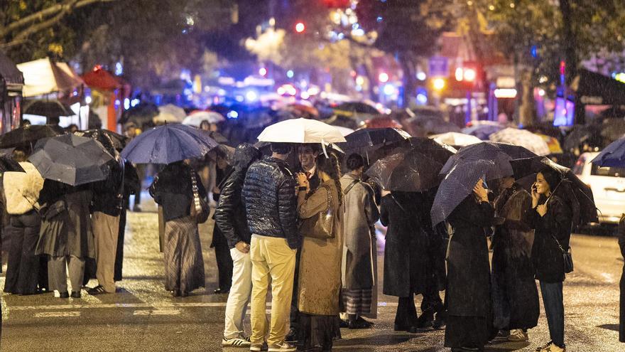 La pluja dilueix el botellot de Mandri