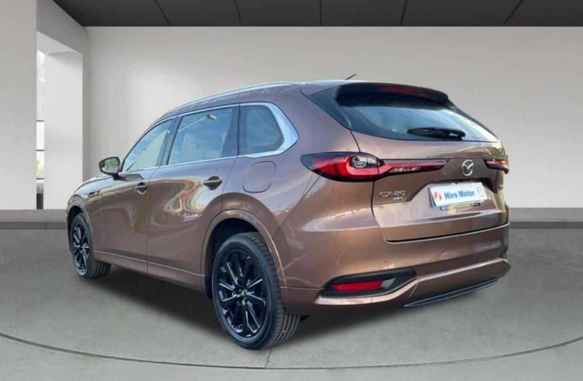 Hiromotor acude a la Fábrica de Armas con el nuevo Mazda CX80