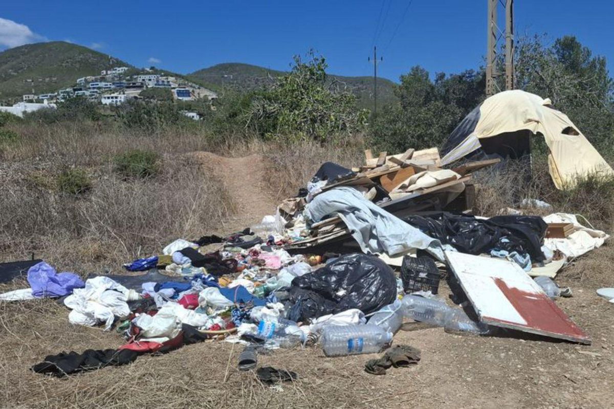 Un herido en un incendio junto a un asentamiento ilegal en Ca n’Escandell