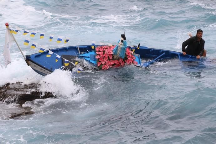 Cae al mar la Virgen de Caleta de Arriba