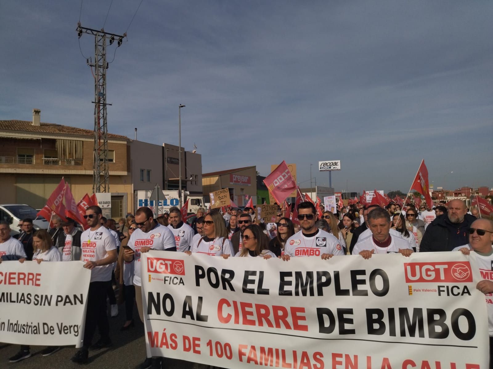 Manifestación contra el cierre de la histórica factoria de Bimbo en El Verger