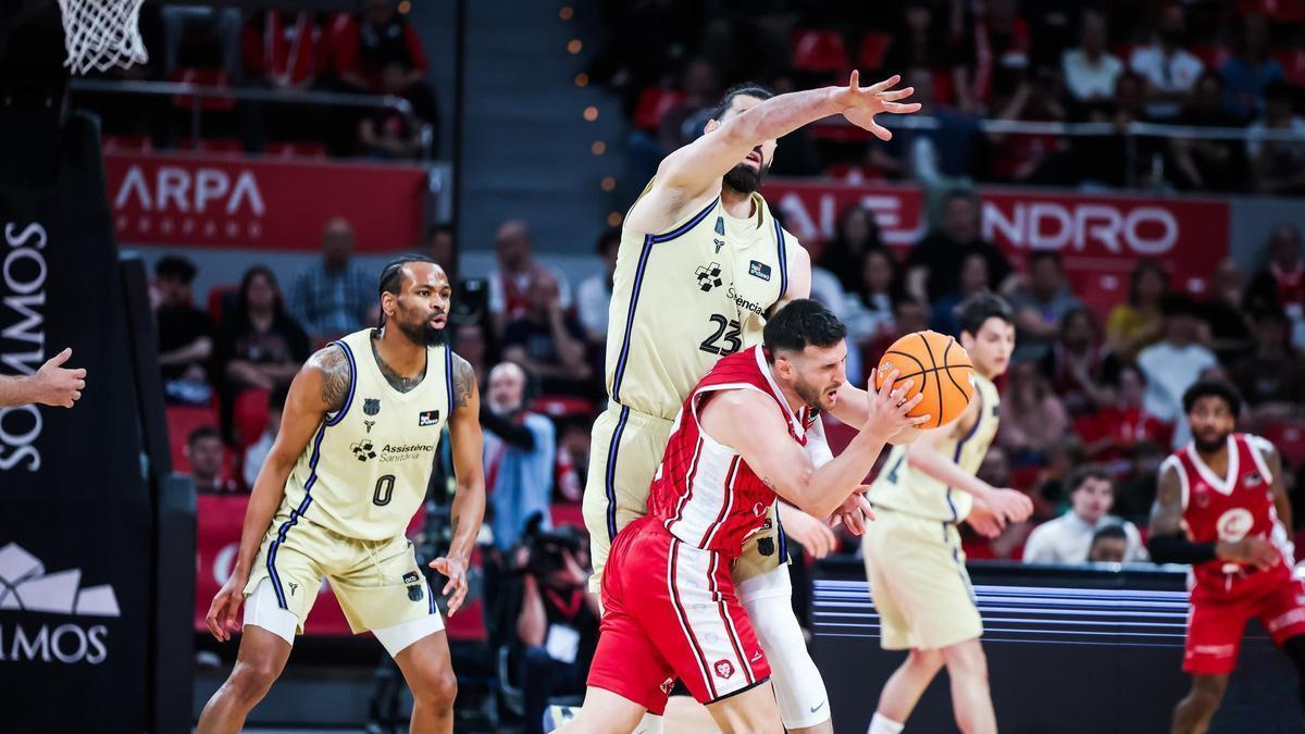 Kevin Punter lidera un valioso triunfo de un Barça en cuadro