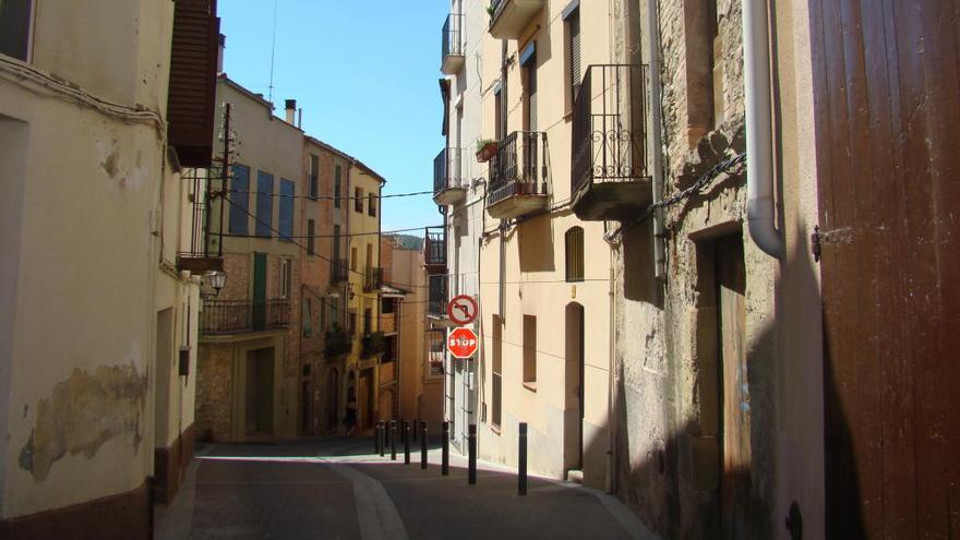 Habitatges en un dels carrers del nucli antic de Navarcles.