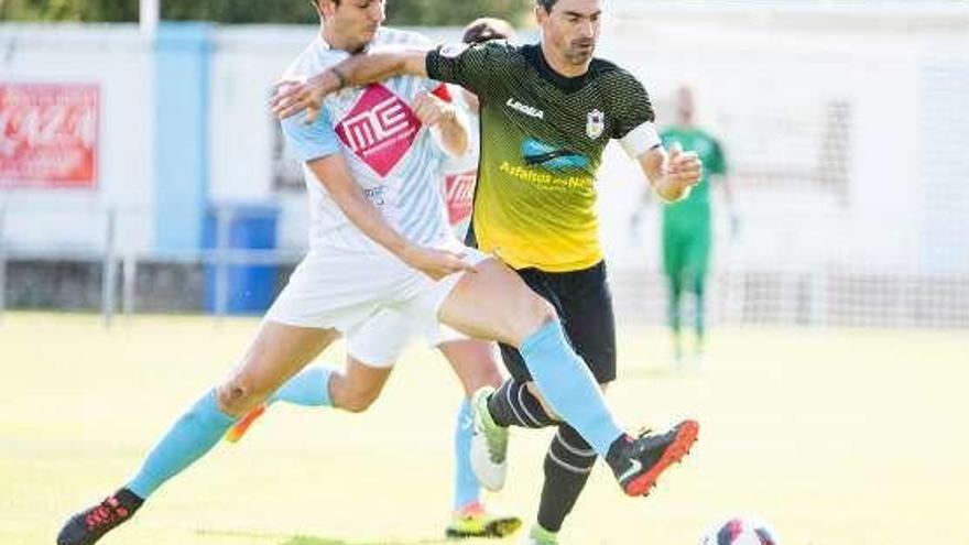 Adrián Torre da el Emma Cuervo al Langreo al detener dos penaltis