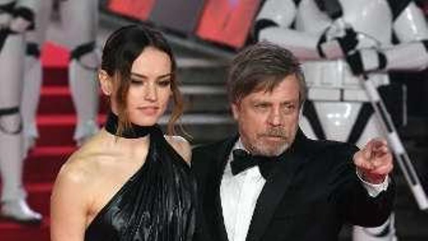 Hamill y Daisy Ridley, en Londres.