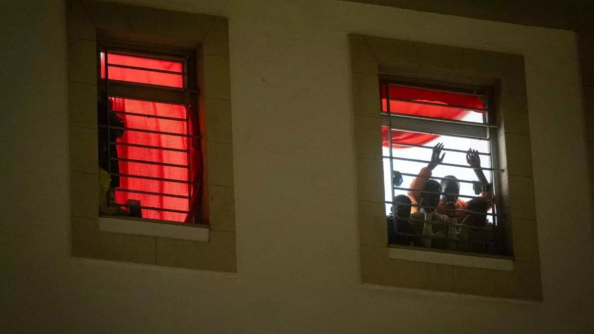 Una prueba de ADN está detrás de la rebelión en un centro de acogida de inmigrantes de Tenerife