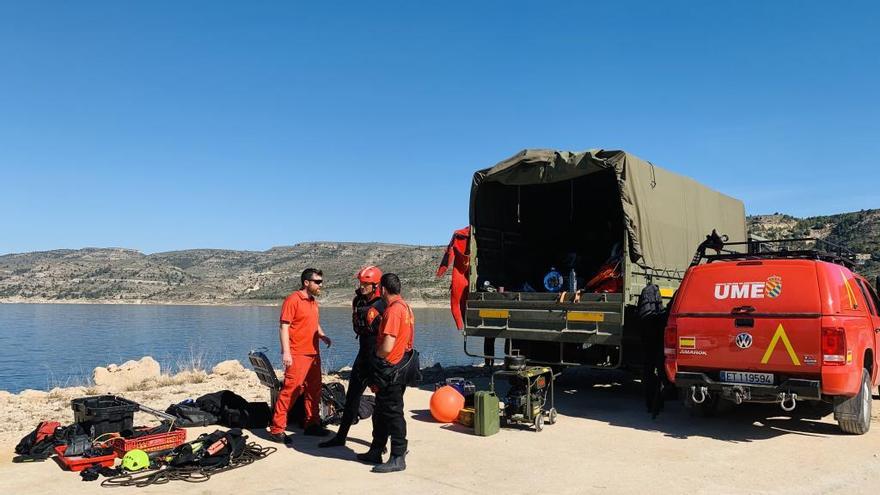 La Unidad Militar de Emergencias  se entrena en el pantano de Tous