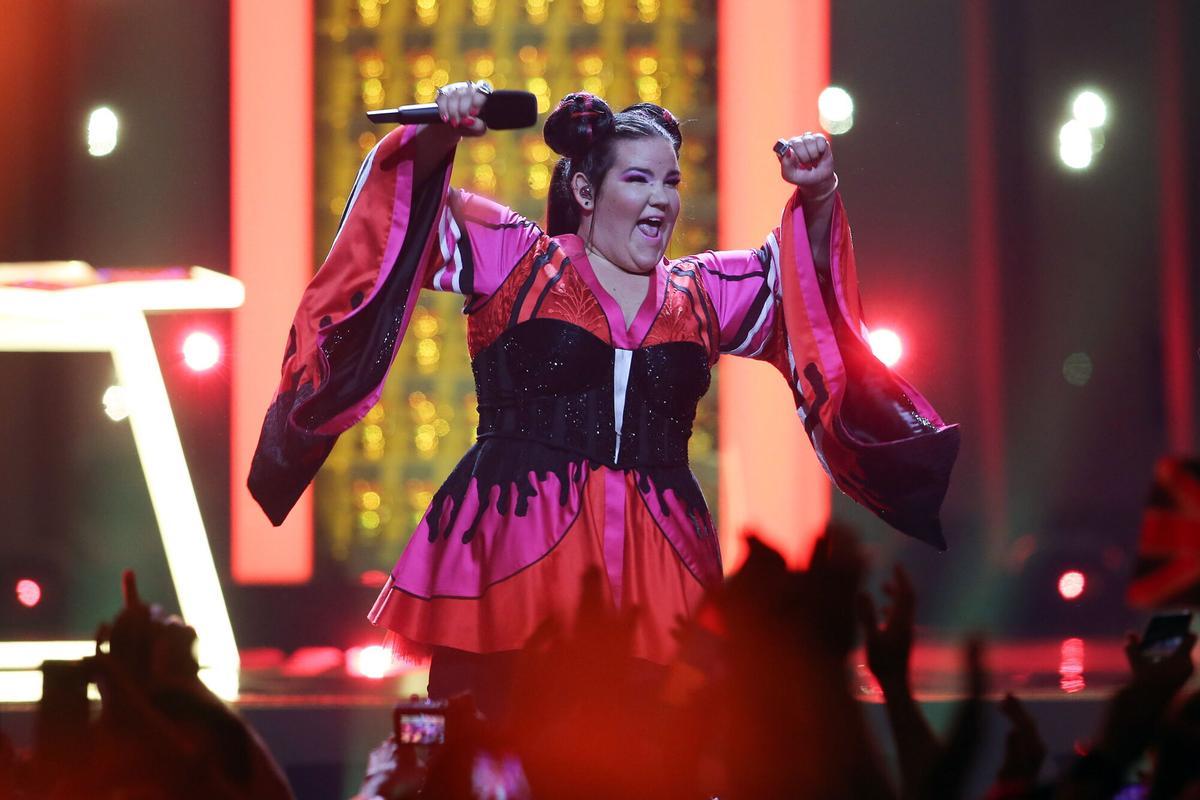 JSG. Lisbon (Portugal), 12/05/2018.- Netta representing Israel with 'Toy' performs during the Grand Final of the 63rd annual Eurovision Song Contest (ESC) at the Altice Arena in Lisbon, Portugal, 12 May 2018. Twenty-six finalists are competing to win the ESC 2018. (Lisboa) EFE/EPA/JOSE SENA GOULAO