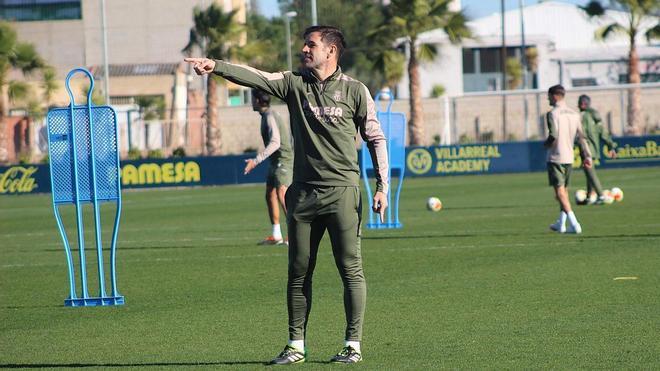 El Villarreal B y la baja tan importante para recibir al Zamora a la que David Albelda busca reemplazar