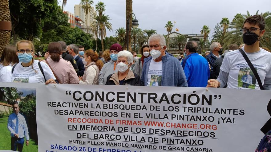 La familia del canario desaparecido en el naufragio: «Por favor, reactiven la búsqueda»