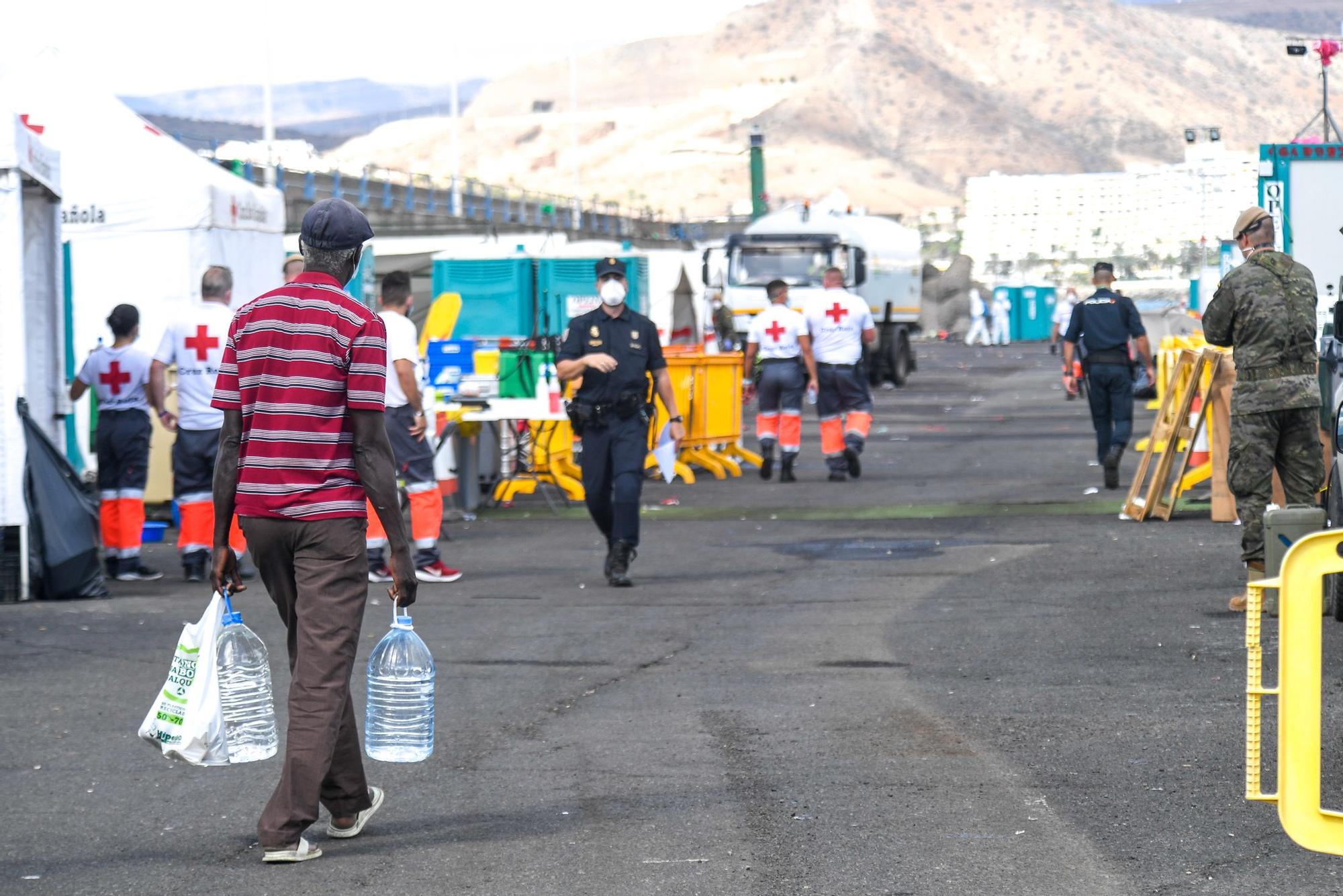 Desmantelan el campamento de migrantes de Arguineguín