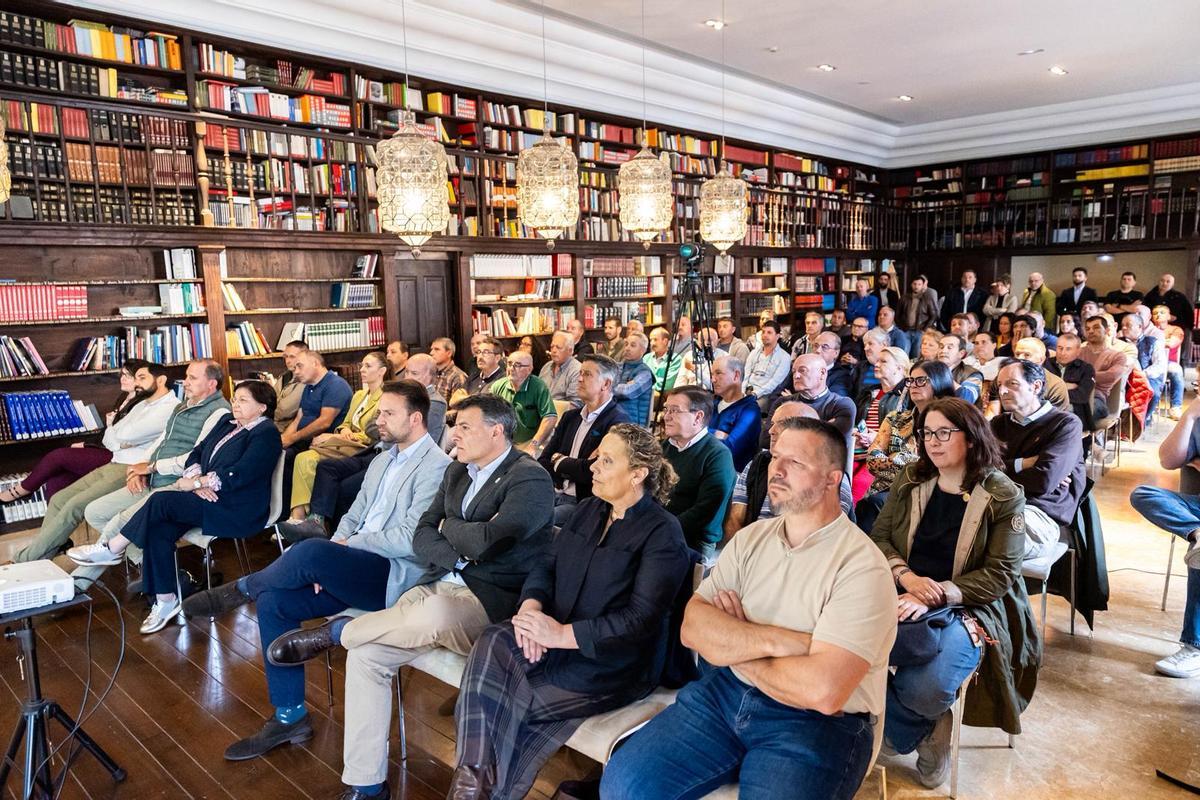 Público asistente al foro organizado por el PP en el Parador de Corias.