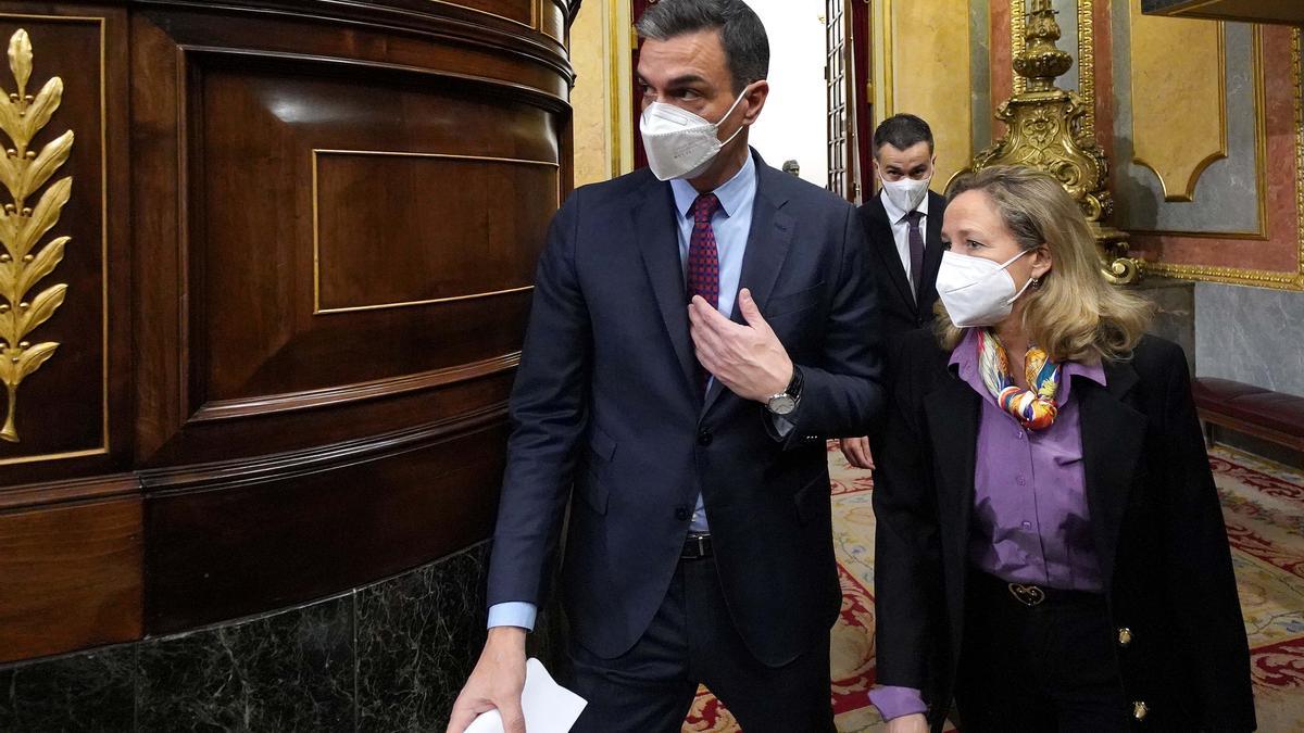 El presidente del Gobierno, Pedro Sánchez, este miércoles, entrando en el hemiciclo del Congreso.