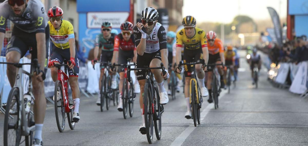 Llegada en Sagunt de la tercera etapa de la Volta Ciclista a la Comunitat Valenciana Premi Banc Sabadell en 2023.