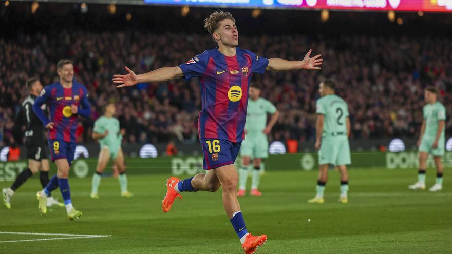 Fermín López celebra uno de sus goles en el Spotify Camp Nou