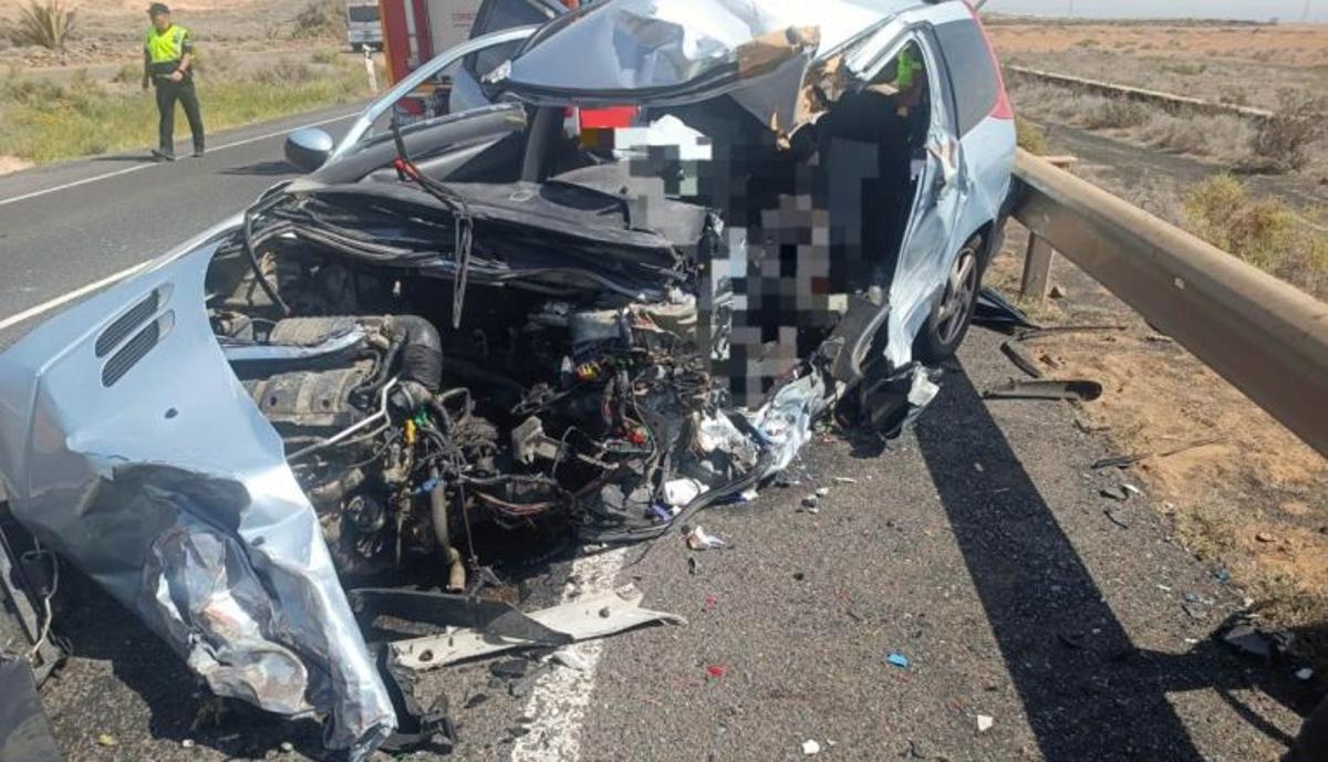 Estado en que quedó uno de los vehículos tras el accidente en el que perdieron la vida dos personas en Lanzarote.