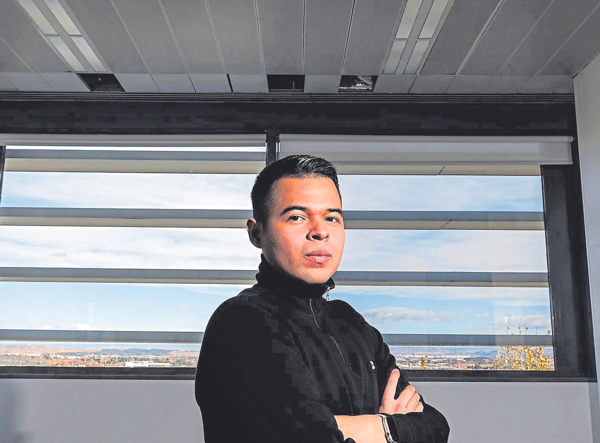 William González.