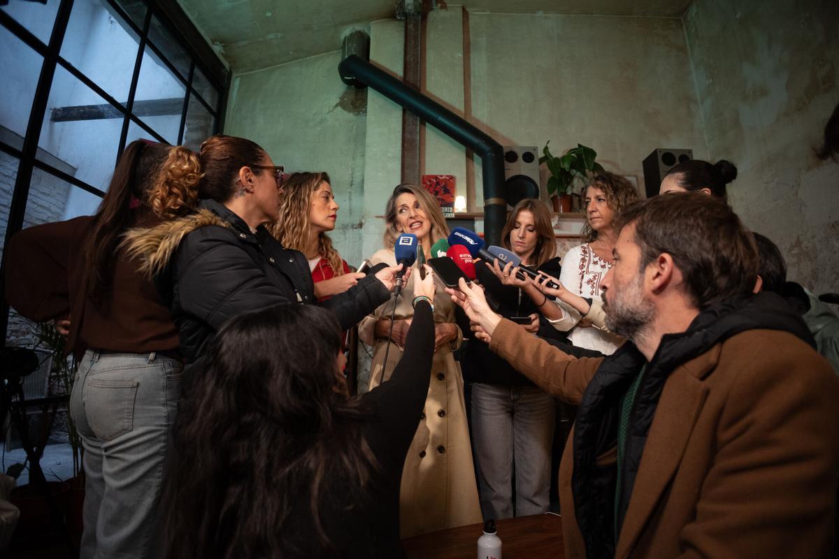 La vicepresidenta segunda del Gobierno y ministra de Trabajo, Yolanda Díaz, ofrece declaraciones a la prensa el pasado 7 de noviembre de 2025.