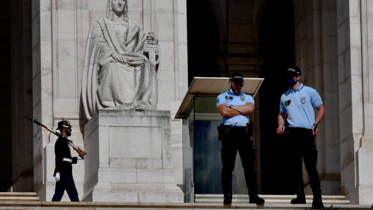 Agentes de la Policía portuguesa.